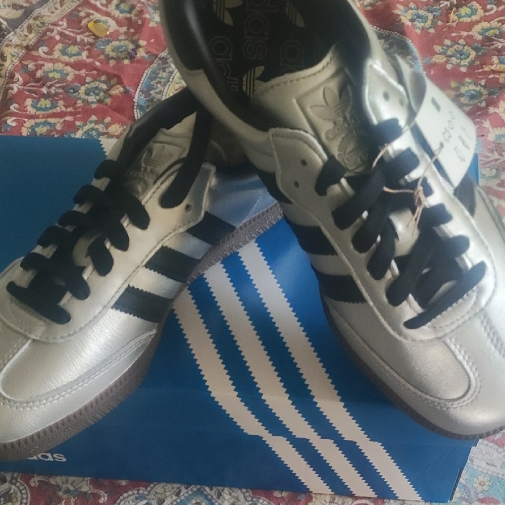 Adidas Silver Black Athletic Shoes Sleek Design